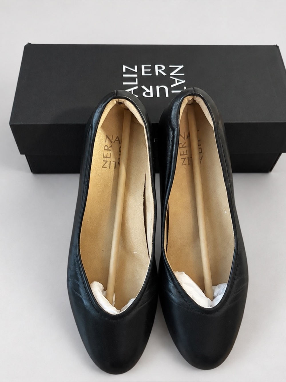 Naturalizer Vivienne Black Leather Ballet Flats – Size 8